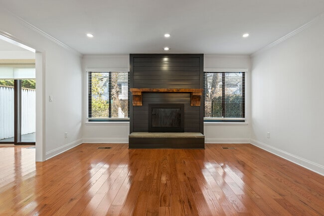 Building Photo - 50 Pondview Rd