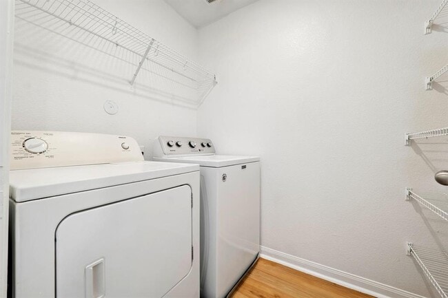 Building Photo - 317 Cres Park Dr