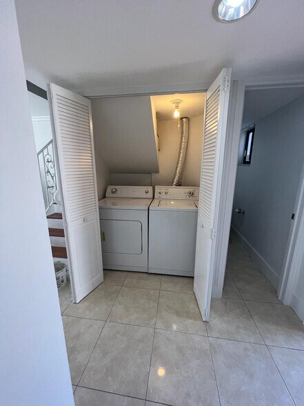 Building Photo - 3820 SW 79th Ave