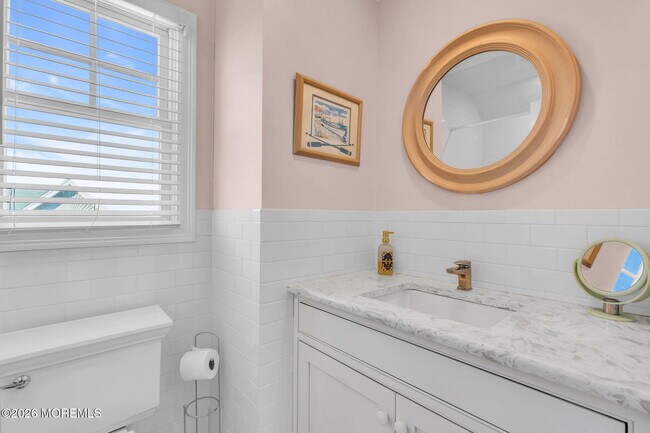 Building Photo - 550 Whiting Ave