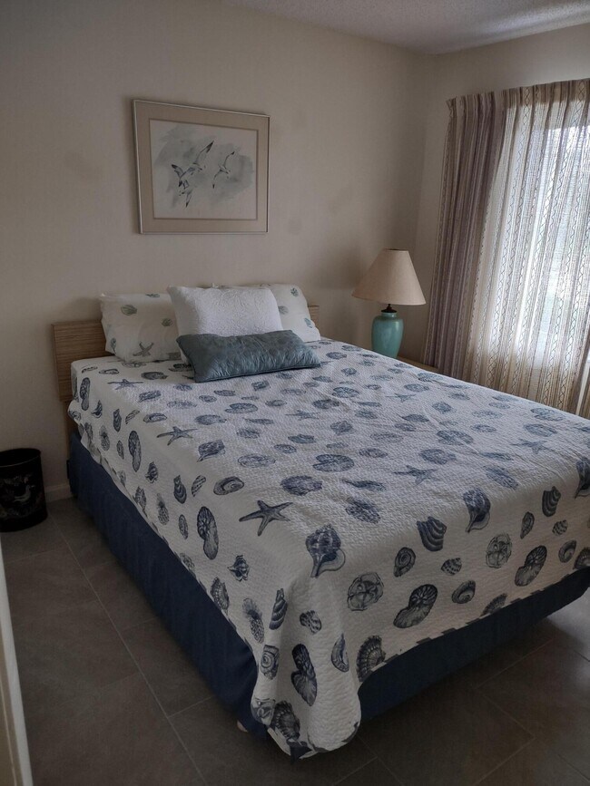 Building Photo - 5527 NE Gulfstream Way