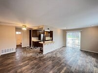 Building Photo - 1008 Santa Fe Dr