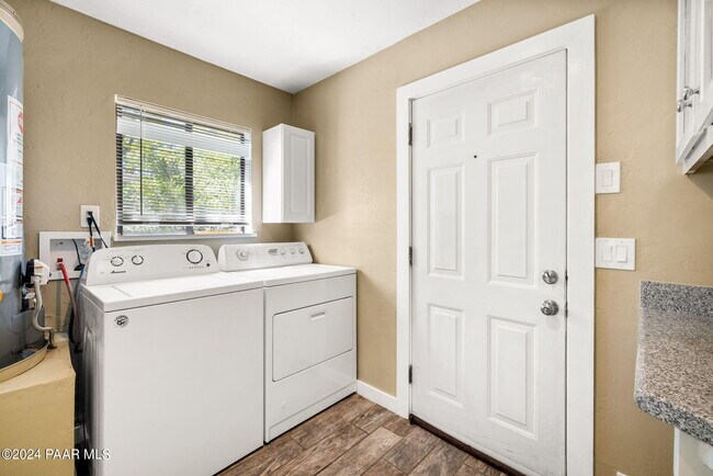 Building Photo - 306 S Virginia St