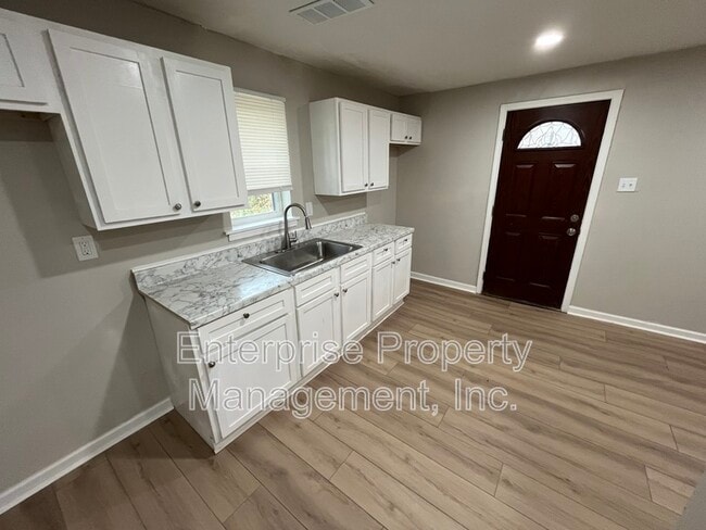 Building Photo - 865 Haynes St