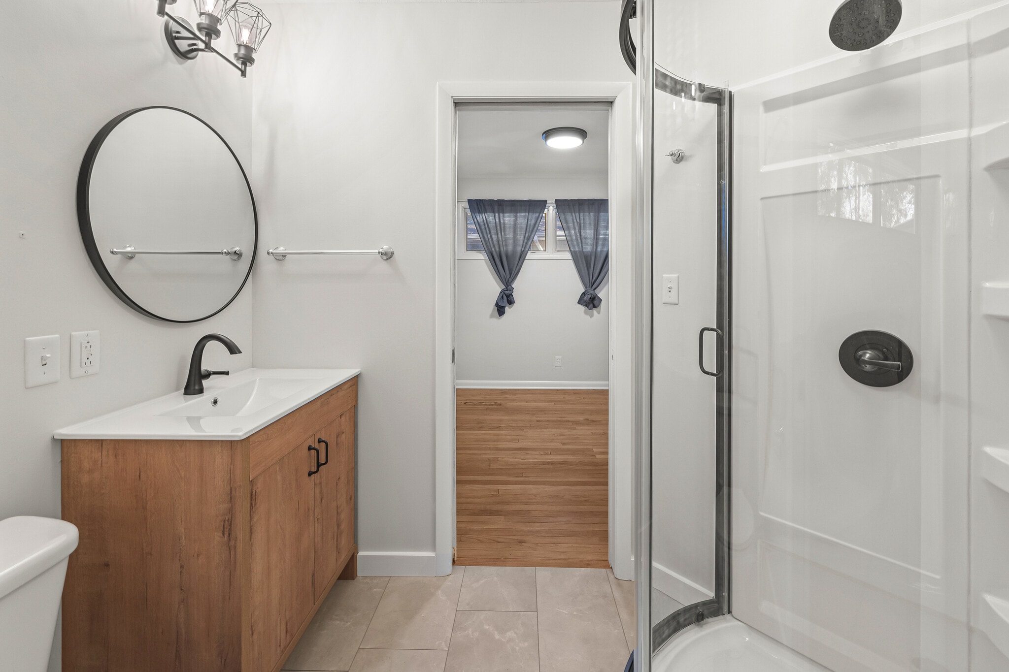 Building Photo - 1527 Summit Dr