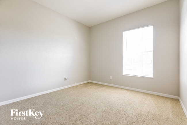 Building Photo - 4167 N Biscayne Dr