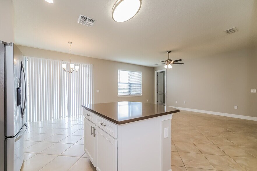 Building Photo - 1761 Cayman Cove Cir