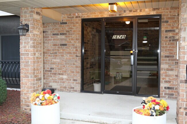 Building Photo - 16749 Paxton Ave