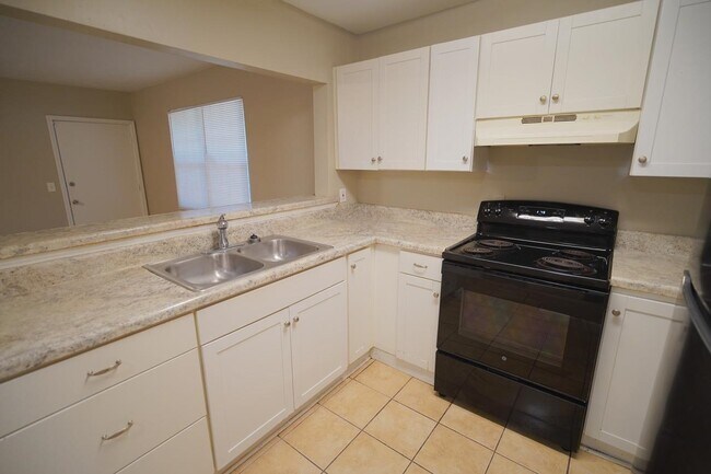 Building Photo - 2808 Southwood Dr