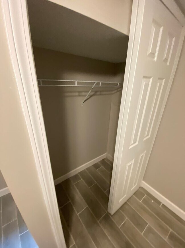 Building Photo - 426 E 15th Ave