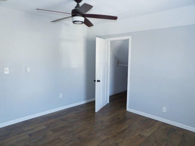 Building Photo - 1 Bed + Extra Room Upper Level Unit in East Harriet Duplex