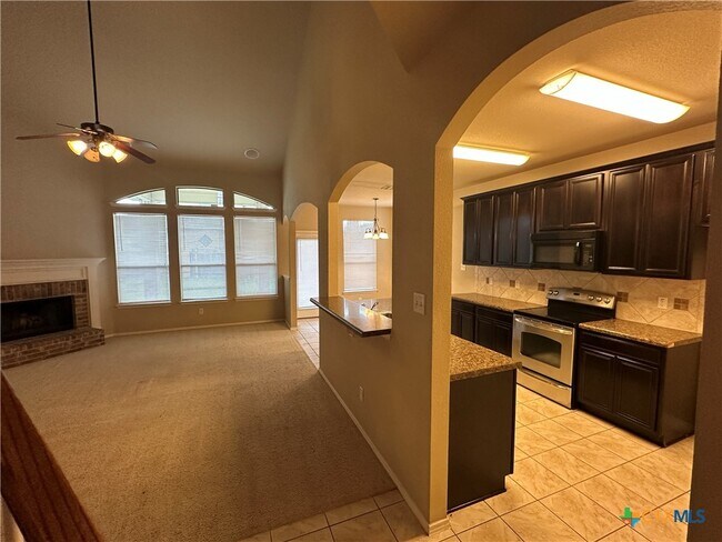 Building Photo - 6808 Rosita Oak Dr