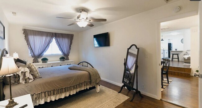 Building Photo - 3 BED 1 BATH COUNTRY SETTING HOME WITH BONUS ROOM