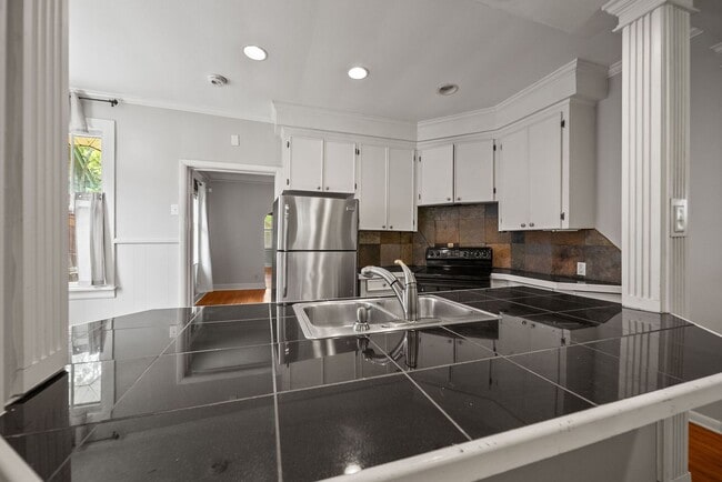 Building Photo - 5110 Lee Ave