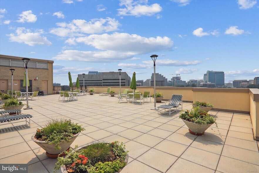 Building Photo - 4242 East West Hwy