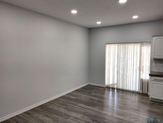 Building Photo - 2021 Hali Ln