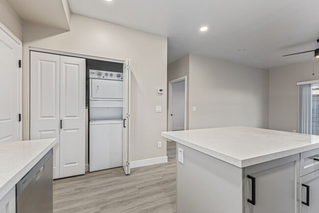 Building Photo - 1435 E Taylor St