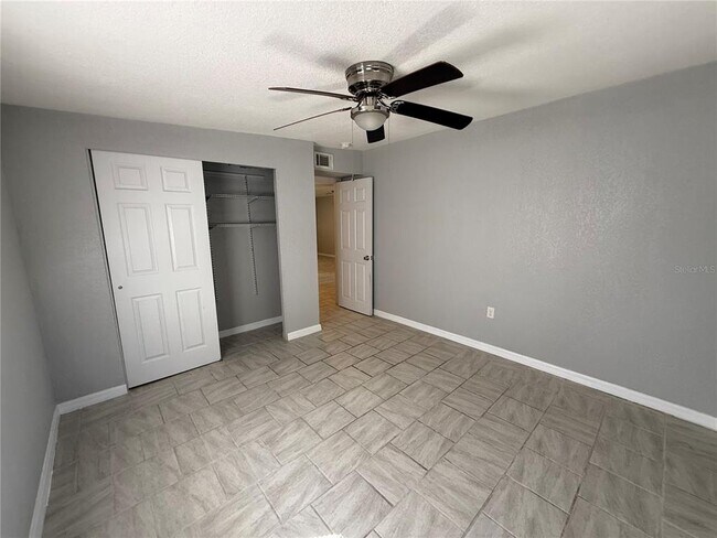 Building Photo - 5208 Hill Dr