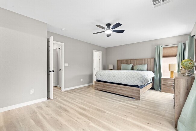 Building Photo - Cozy Furnished 3bed 3bath l Near Southern Highlands