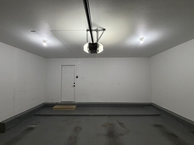 Building Photo - Beautifully Remodeled 3 Bedroom Single Story Home Available Near Golf Course Rd NW & McMahon Blvd...