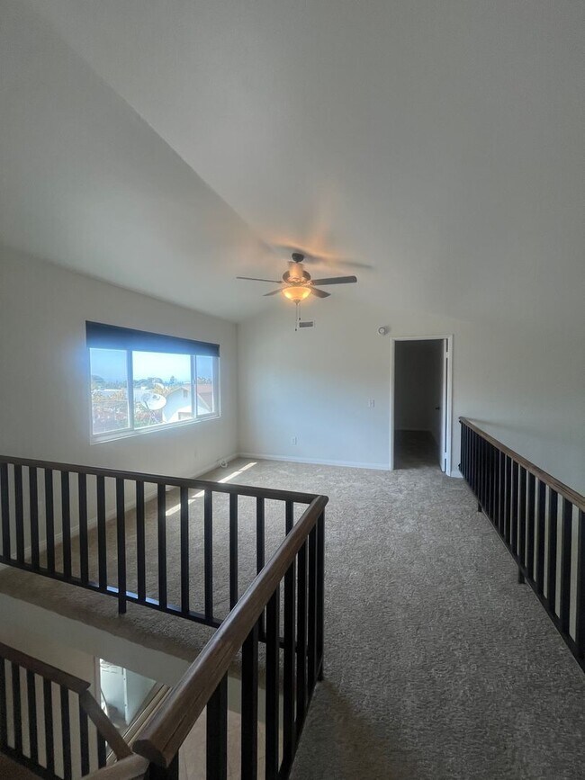Building Photo - 613 Santa Paula St