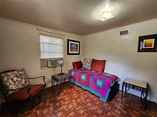 Building Photo - 1030 NE 9th St