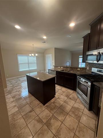 Building Photo - 15616 Leadenhall St