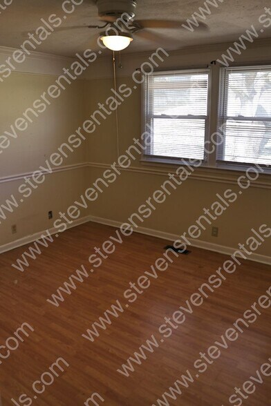 Building Photo - 3260 Niagara Dr