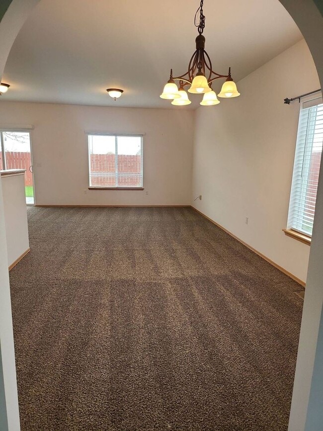 Building Photo - 212 E Linden Ave