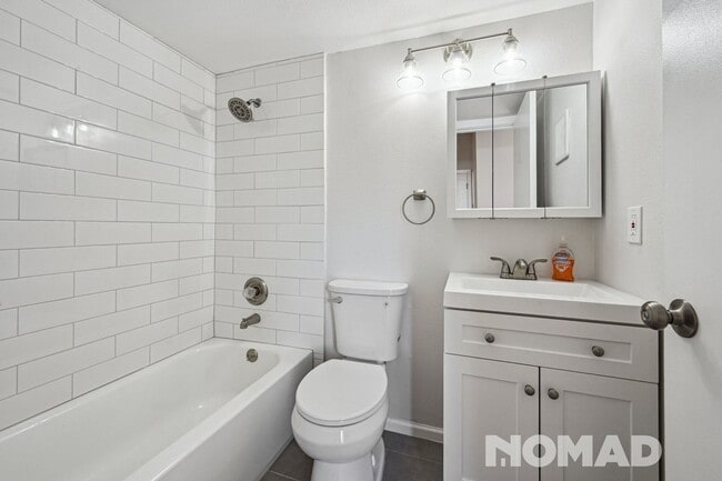 Building Photo - Charming 1BR Condo in Denver