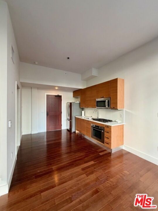 Building Photo - 460 S Spring St