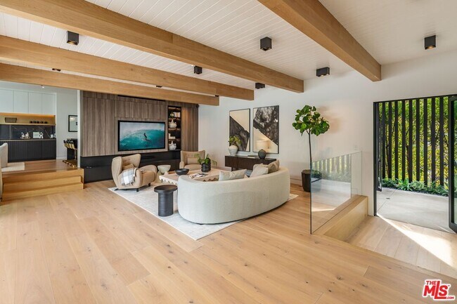 Building Photo - 9455 Eden Dr