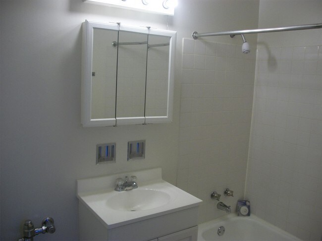 Building Photo - 570 Seegers Rd