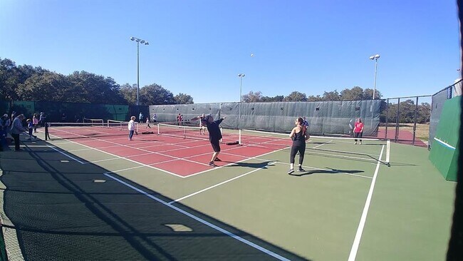 Building Photo - 2725 Woodall Dr