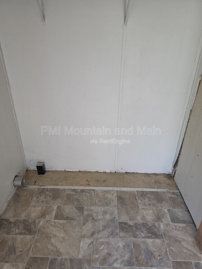 Building Photo - 15 Misty Mountain Way
