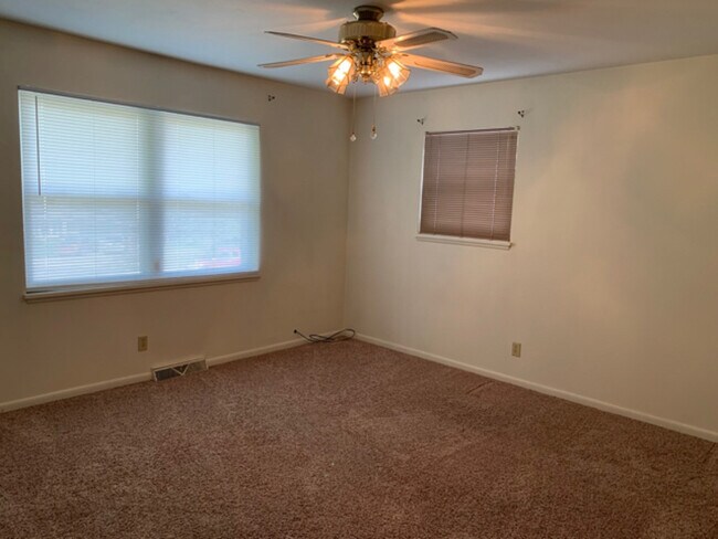 Building Photo - 6924 N Flamingo Ct
