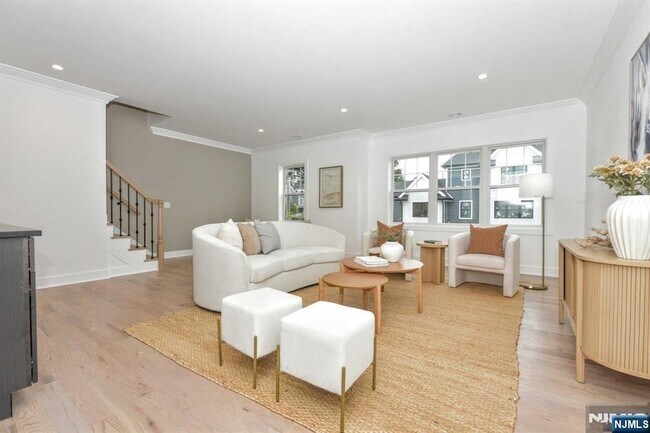 Building Photo - 120 Collignon Way