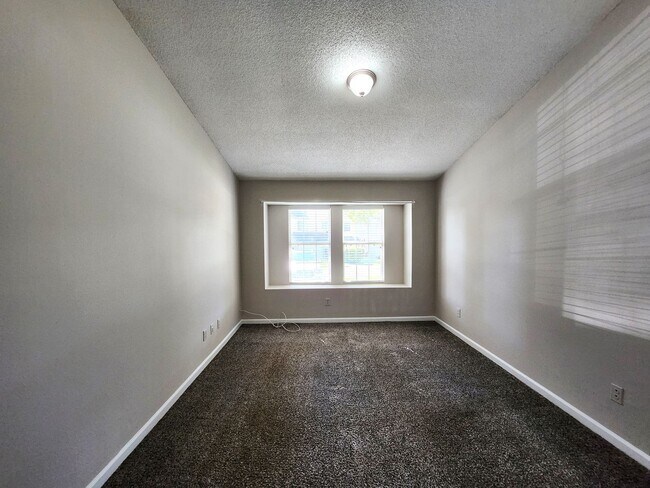 Building Photo - Charming 3 bedroom house near buck lake fo...