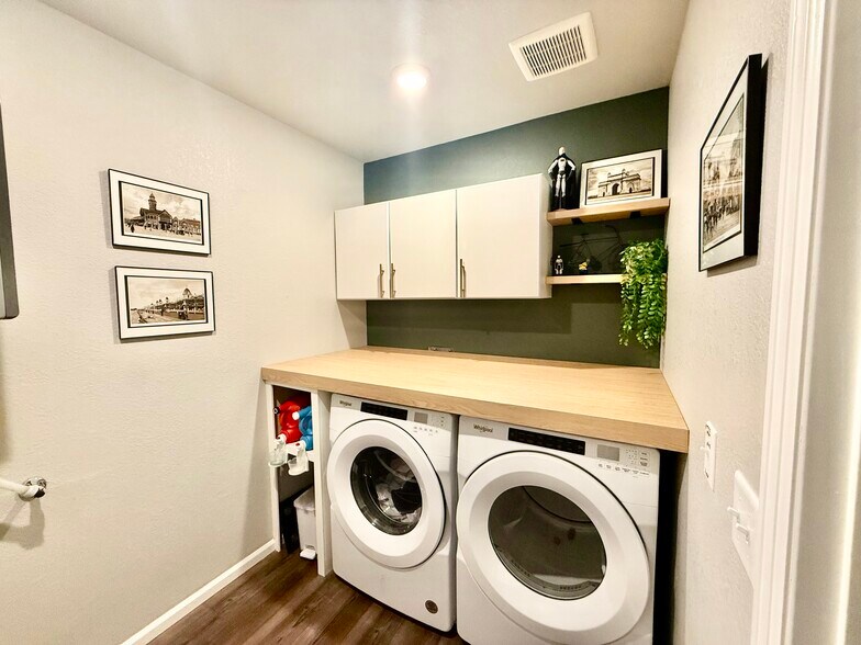 Building Photo - 12248 Dairy St