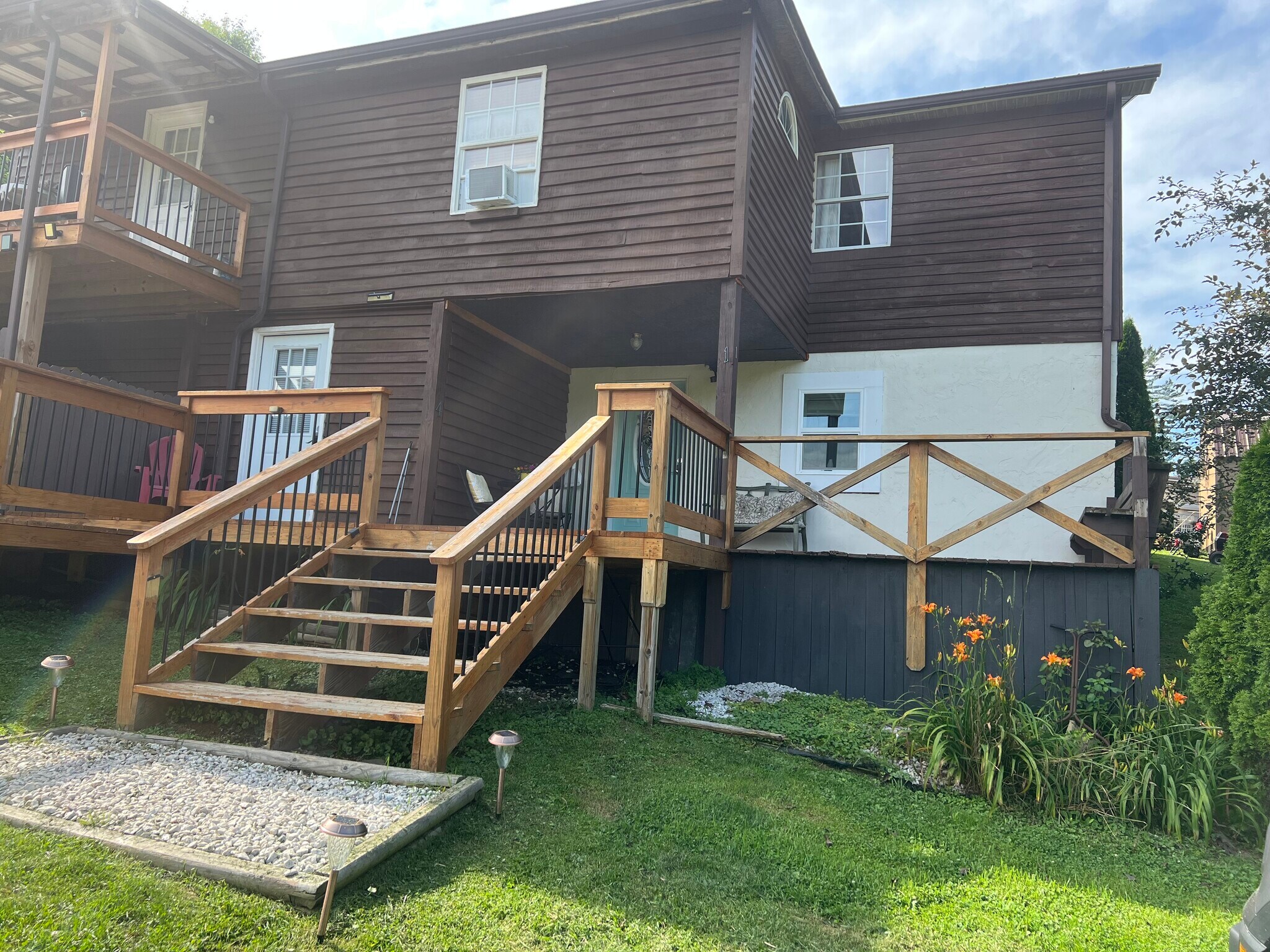 Front porch - 1624 Armstrong Rd