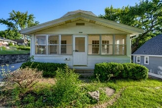 Building Photo - Great Location Close To Aksarben Village!!