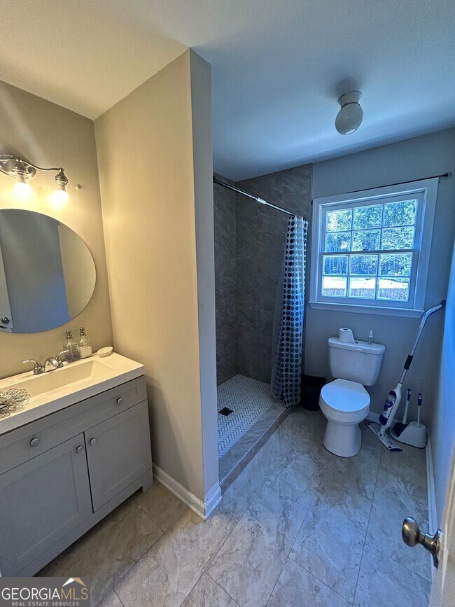 Building Photo - 15 Oak Hill Ct