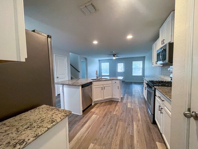 Building Photo - 402 Fly Catcher