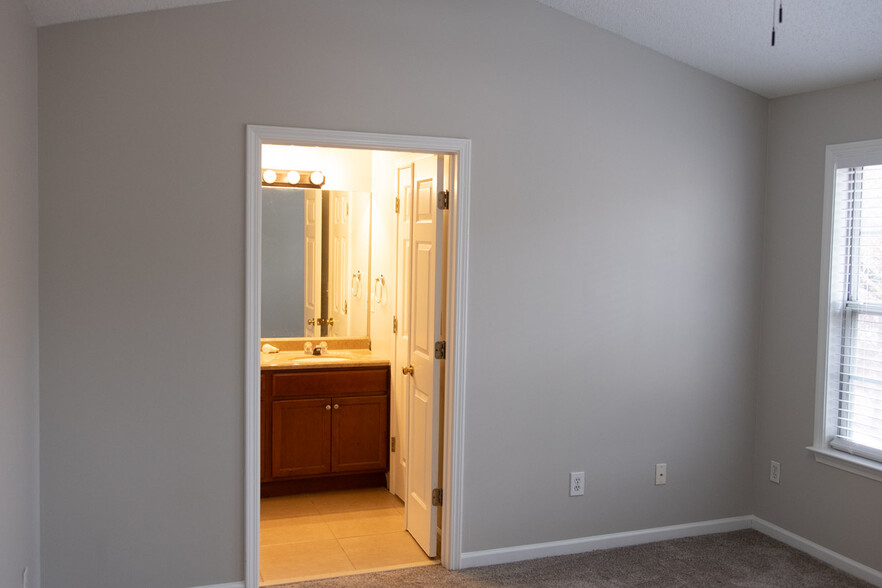 Master Bedroom into Bath - 13300 Morris Rd