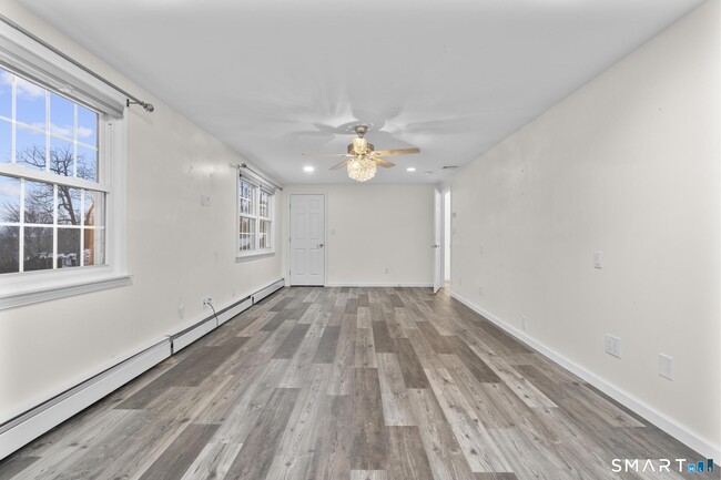 Building Photo - 125 Birchwood Dr