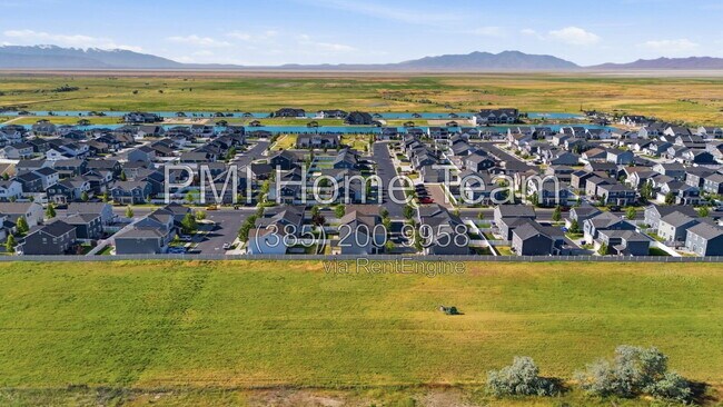 Building Photo - 1812 W Parkview Dr