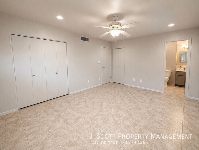 Building Photo - 6522 E Palm Ln