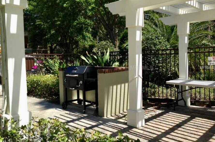 Building Photo - 737 Crest Pines Dr