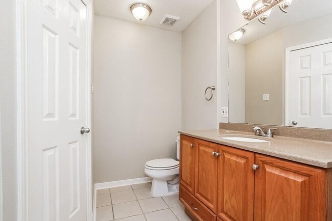 Building Photo - 3030 Hummingbird Ln