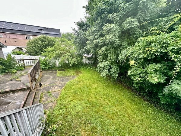 Building Photo - 354 University Ave